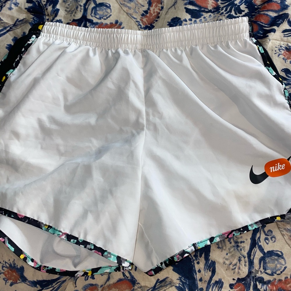 new nike shorts size large but fits like S/XS